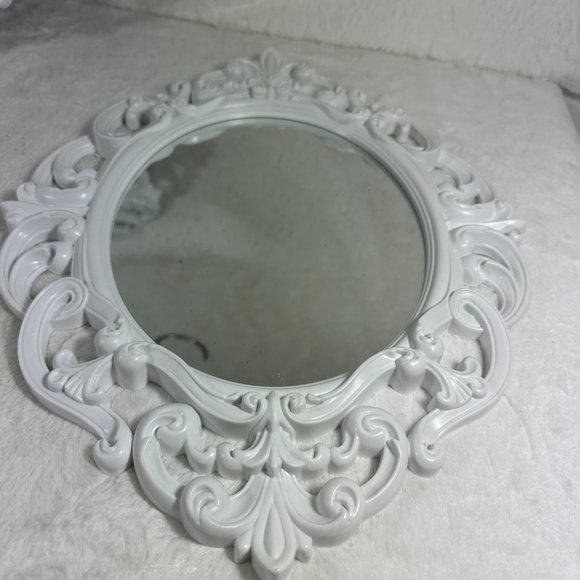 White Oval Vintage Wall Mirror 11.5 x 15 Inch - Picture 4 of 8